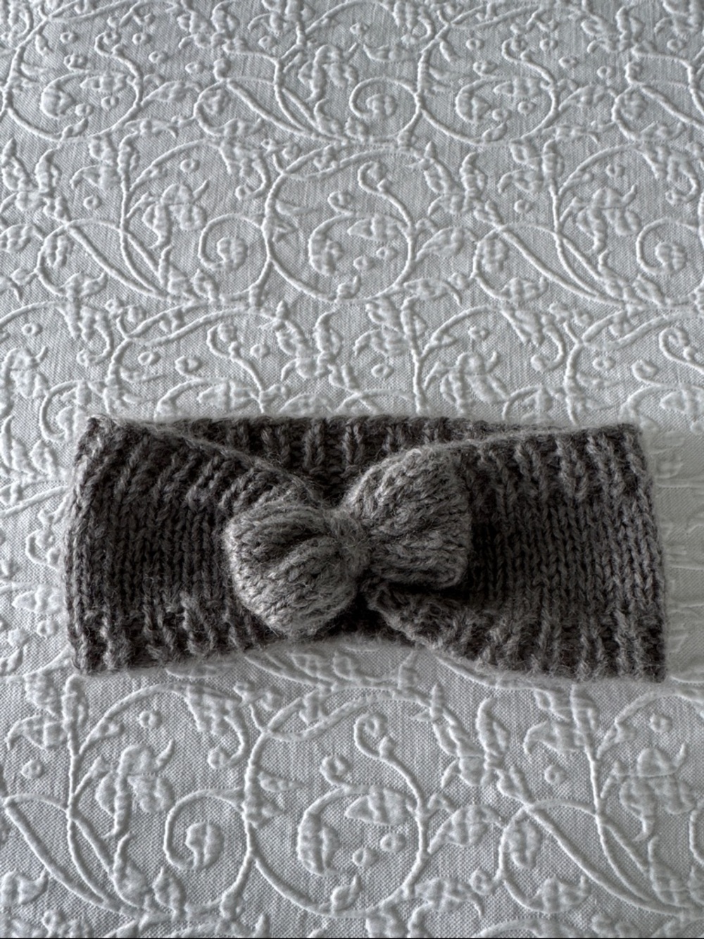 Hand-Knit Bow Cable Headband - Gray